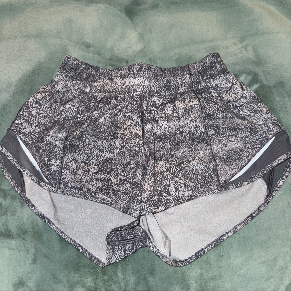 Women's Lululemon Hotty Hot Shorts 2.5”